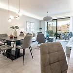 Inf33K- Stunning City Apartment Close To Beaches